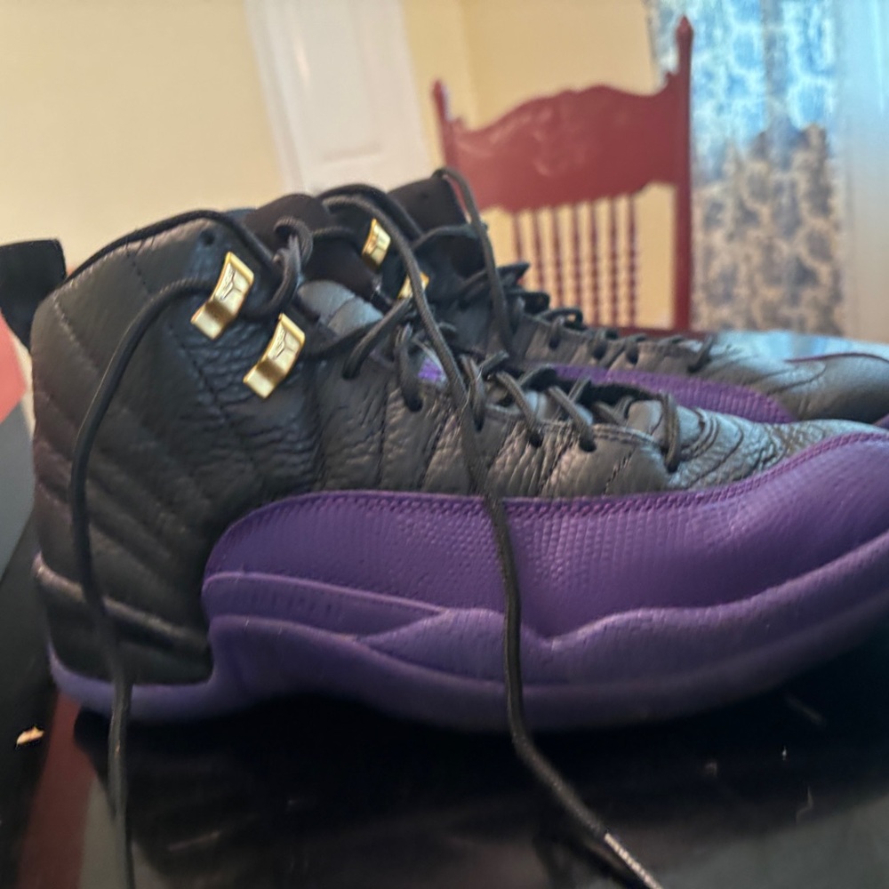 Jordan retro 12 purple/ black gold size 8.5 Men’s